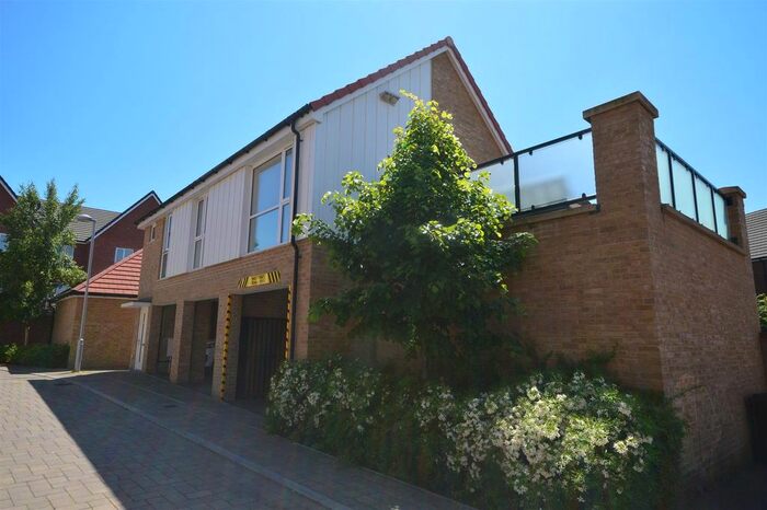 2 Bedroom Detached House To Rent In Arthur Maybury Close, Ashford, TN23