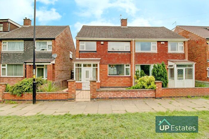 3 Bedroom Semi-Detached House For Sale In Pleydell Close, Coventry, CV3