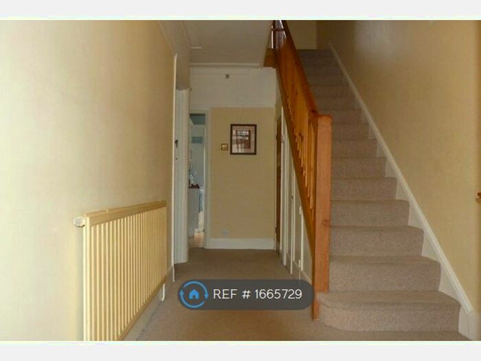 4 Bedroom Terraced House To Rent In Glenwood Gardens, Ilford, IG2