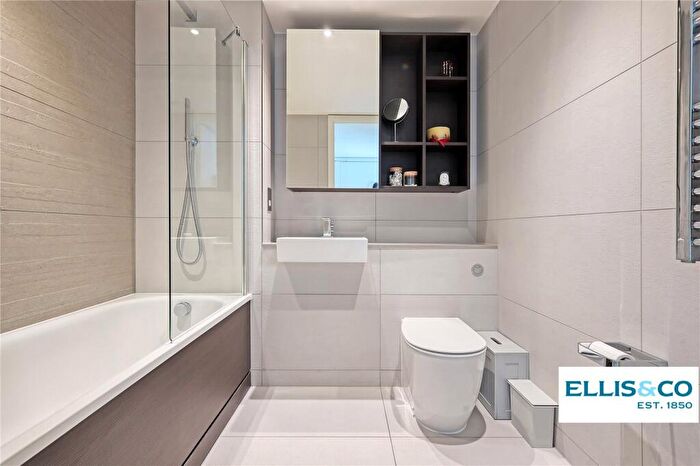 1 Bedroom Apartment For Sale In Daneland Walk, London, N17