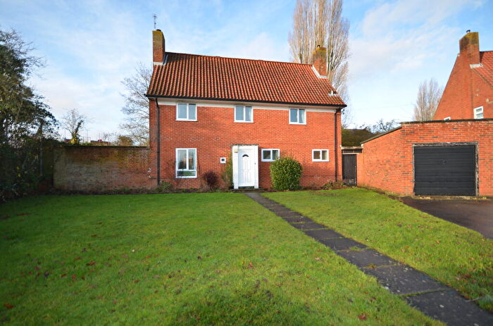 3 Bedroom Detached House To Rent In Tope Crescent, Arborfield, RG2