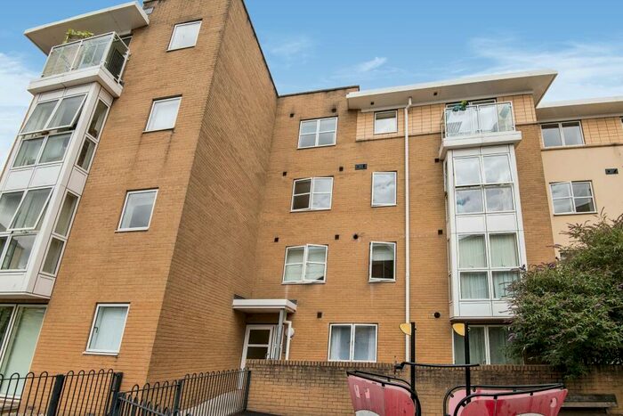 2 Bedroom Apartment To Rent In Richmond Court, Exeter, EX4