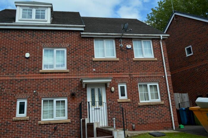 3 Bedroom Semi-Detached House To Rent In Bowbank Close, Oldham, Greater Manchester, OL8