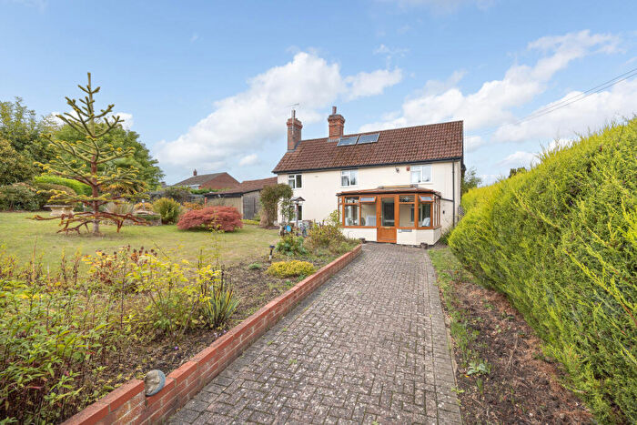 3 Bedroom Semi-Detached House For Sale In Great Hinton, BA14
