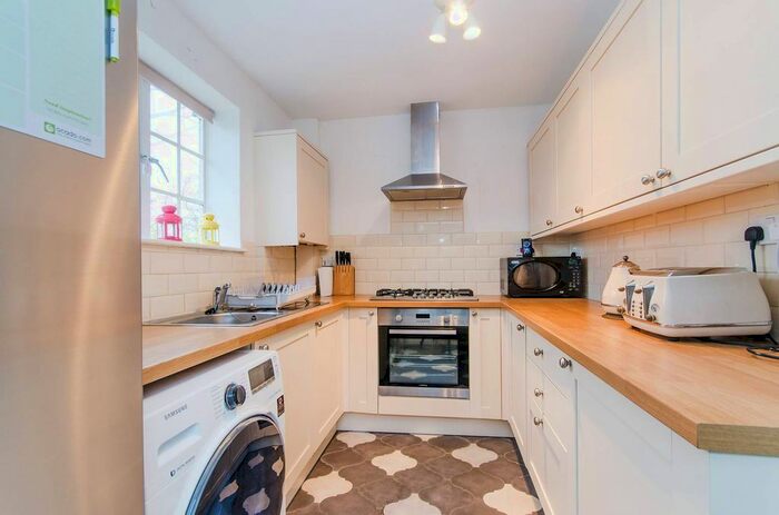 3 Bedroom Semi-Detached House To Rent In Brooke Avenue, South Harrow, Harrow, HA2