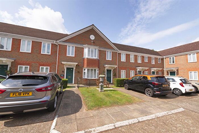 2 Bedroom Flat For Sale In Nevill Court, West Malling, ME19