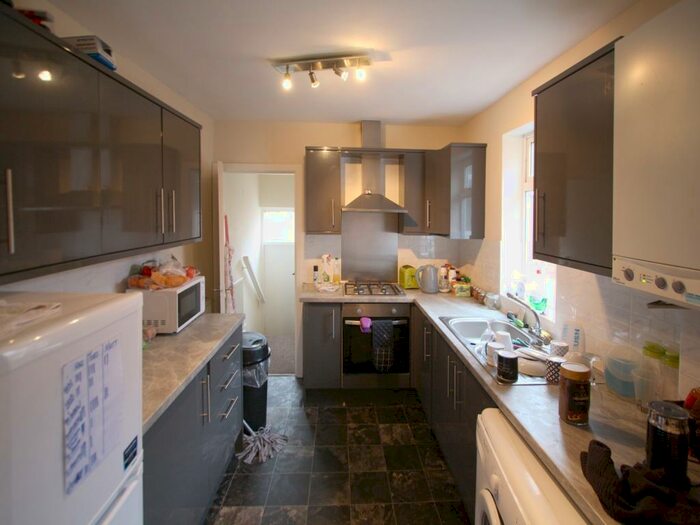 3 Bedroom Apartment To Rent In Glenthorn Road, Jesmond, Newcastle Upon Tyne, NE2