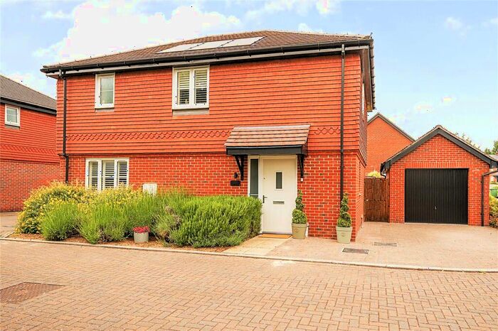 3 Bedroom Detached House For Sale In Hop Gardens, Bentley, Farnham, Hampshire, GU10