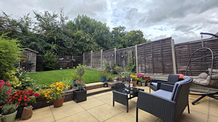 3 Bedroom Semi-Detached House For Sale In Flint Close, Southam, CV47