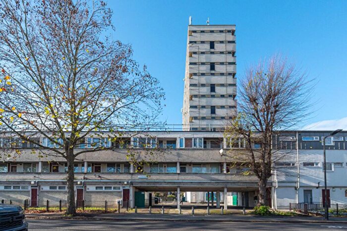 3 Bedroom Maisonette To Rent In Pelican Estate, Peckham, London, SE15