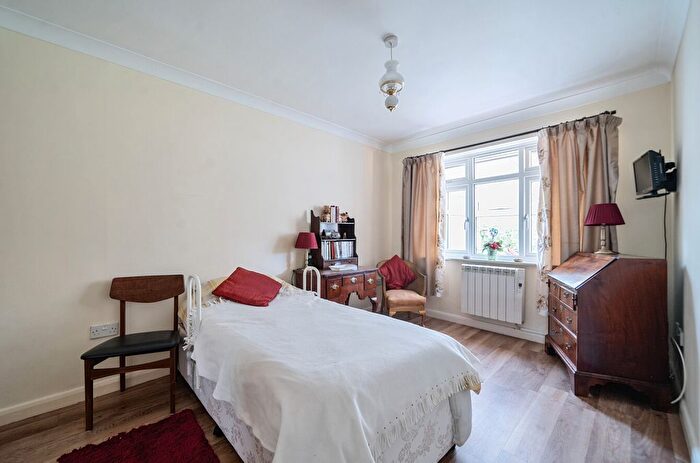 2 Bedroom Bungalow For Sale In Headley, Hampshire, GU35