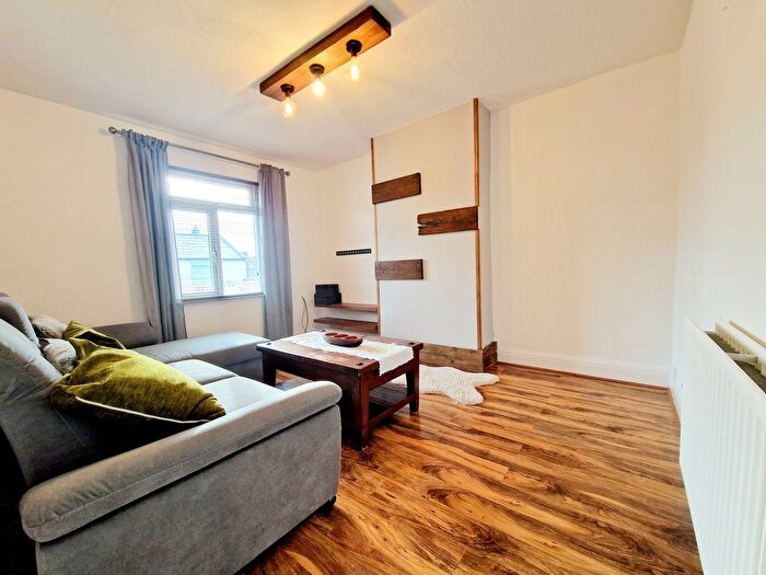 2 Bedroom Flat To Rent In Whittaker Lane, Prestwich, M25