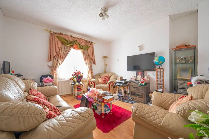 3 Bedroom Flat For Sale In Freeman House, Clapham Park, London, SW2