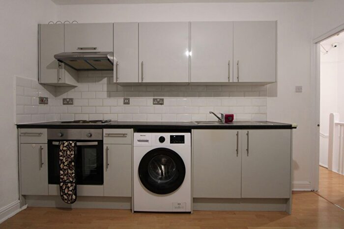 1 Bedroom Flat To Rent In Hill Road, Mitcham, CR4