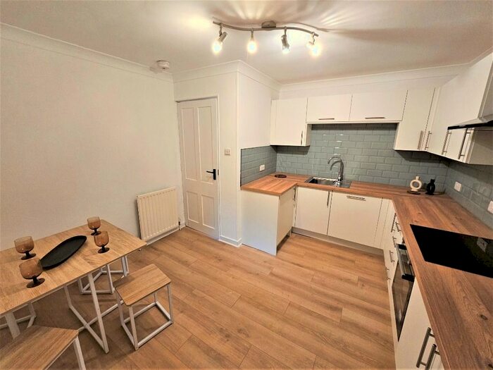 2 Bedroom Flat To Rent In Union Grove, City Centre, Aberdeen, AB10