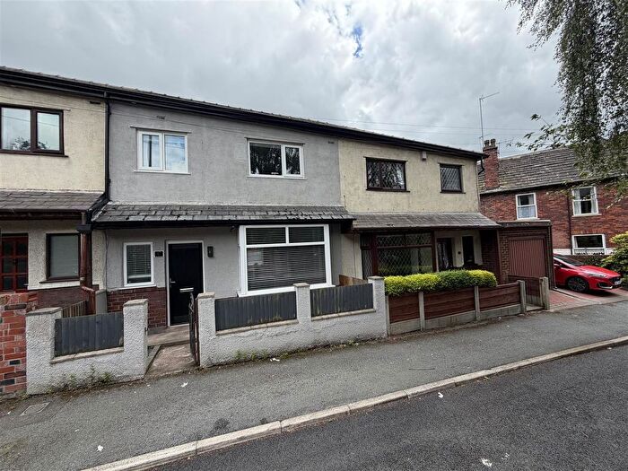 3 Bedroom Mews For Sale In King Street, Stalybridge, SK15