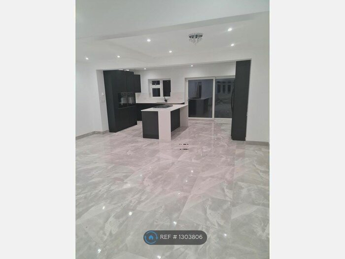 4 Bedroom Semi-Detached House To Rent In London, London TW7