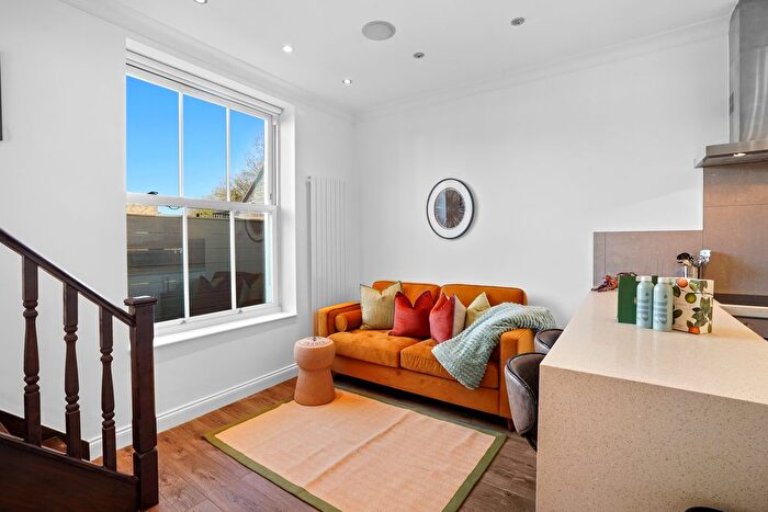 2 Bedroom Flat To Rent In Earls Court Road, W8