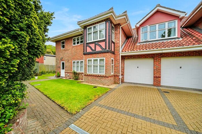 2 Bedroom Apartment For Sale In Sutherland Court Gardens, Cromer, NR27