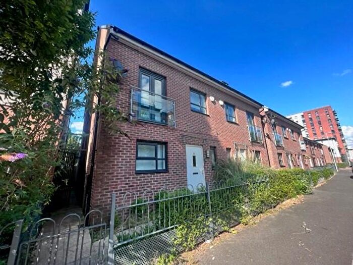 4 Bedroom Semi-Detached House To Rent In Lord Street, Salford, M7