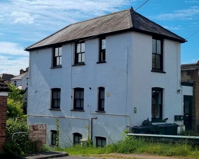 1 Bedroom Flat To Rent In High Street, Lane End, HP14