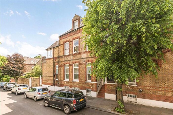 2 Bedroom Flat For Sale In Bolingbroke Grove, Between The Commons, SW11