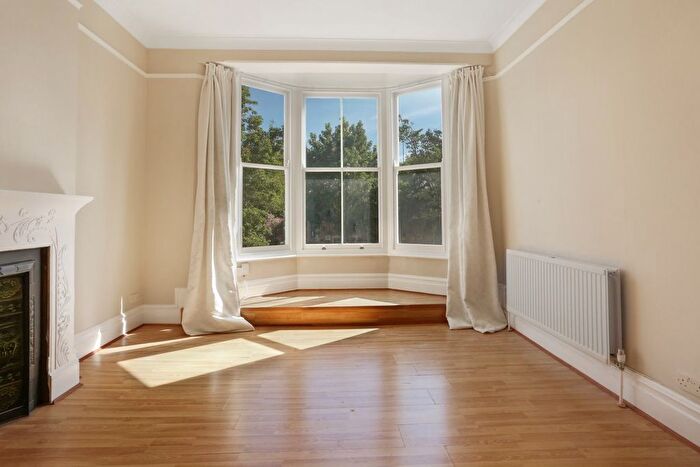 3 Bedroom Flat To Rent In St Helen's Gardens, Ladbroke Grove, W10