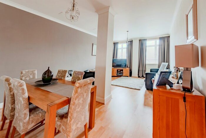 1 Bedroom Flat For Sale In Lumley Road, Horley, RH6