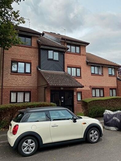 1 Bedroom Flat To Rent In Chasewood Avenue, Enfield, EN2