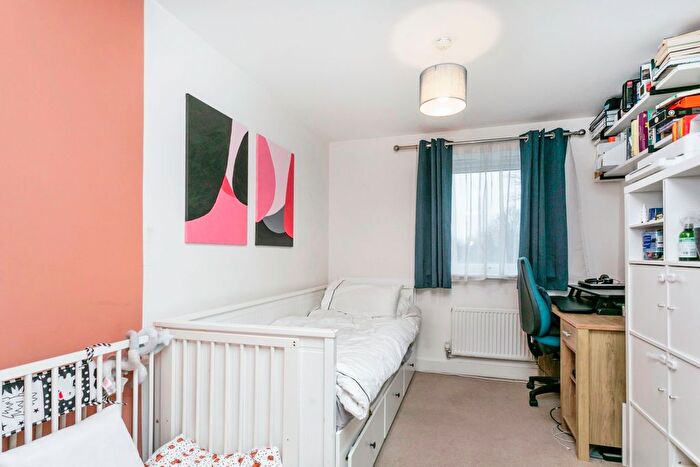 2 Bedroom Flat For Sale In Addington Avenue, Milton Keynes, Buckinghamshire, MK12