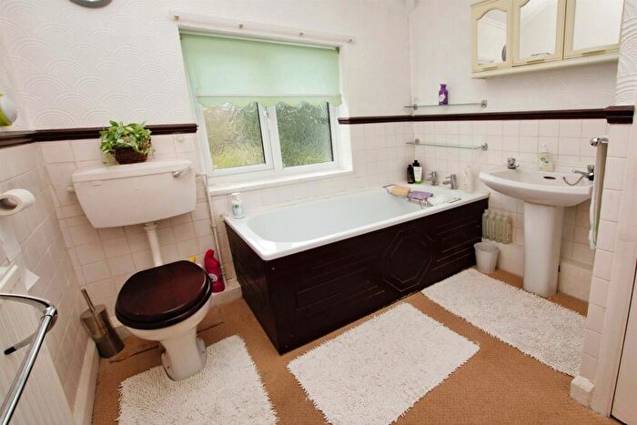 2 Bedroom Semi-Detached House For Sale In Mansfield Road, Underwood, Nottingham, NG16