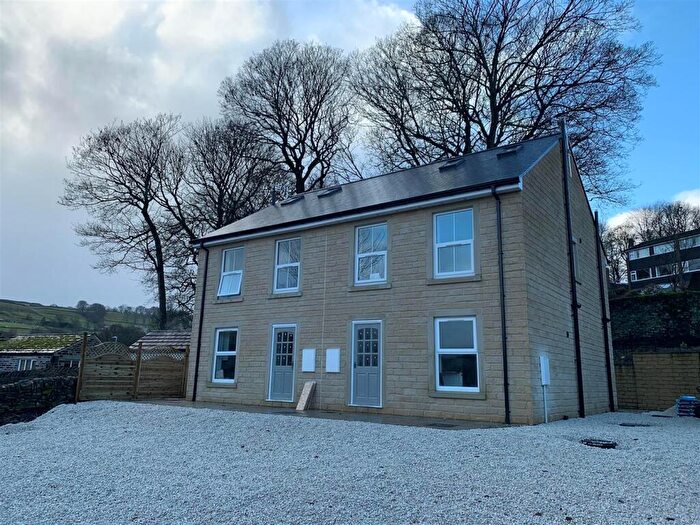 3 Bedroom Semi-Detached House To Rent In Croft Cottages, Sowerby Bridge, HX6