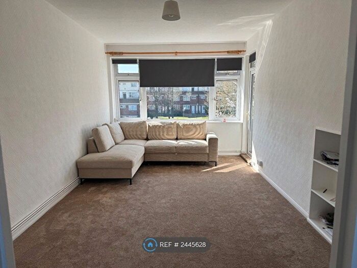 1 Bedroom Flat To Rent In Milliom House, Romford, RM3