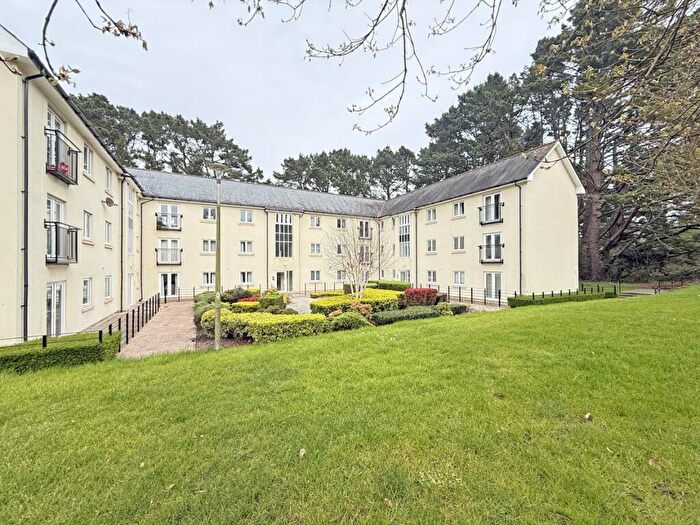 2 Bedroom Flat For Sale In Echo Crescent, Manadon Park, Plymouth, PL5