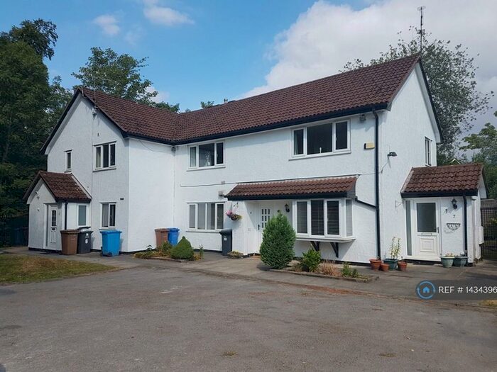 2 Bedroom Flat To Rent In Worsley, Manchester, M28