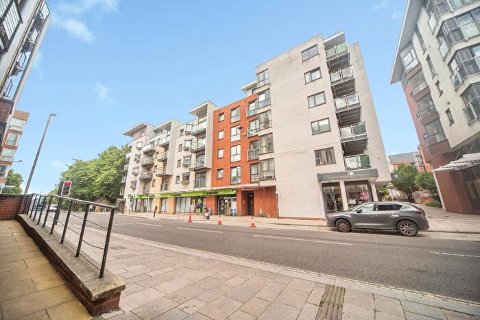 2 Bedroom Flat For Sale In High Street, Southampton, Hampshire, SO14