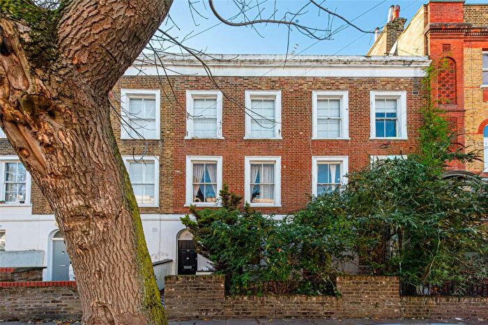 2 Bedroom Apartment For Sale In Eburne Road, Islington, London, N7
