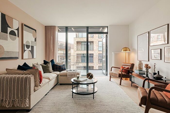 2 Bedroom Flat For Sale In Quincy House, The Brentford Project, Brentford, TW8