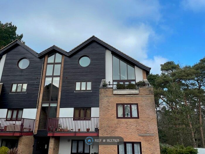 2 Bedroom Flat To Rent In Coach House Mews, Ferndown, BH22