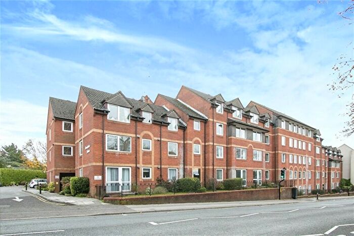 1 Bedroom Flat To Rent In Homelake House, Parkstone, BH14