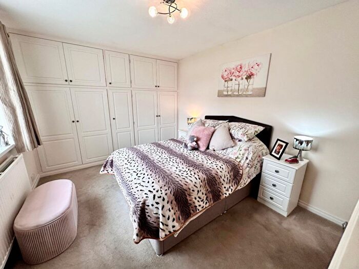 2 Bedroom Semi-Detached Bungalow For Sale In Southlands, Kirkheaton, Huddersfield, HD5