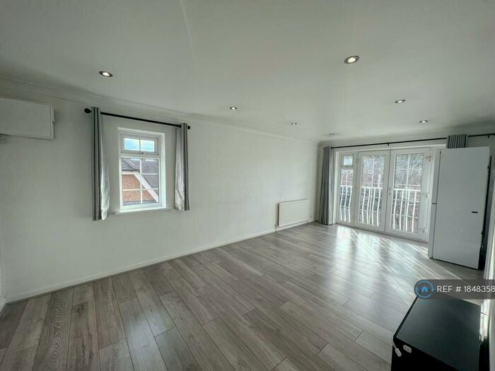 2 Bedroom Flat To Rent In Osborne Court, Harrow, HA2