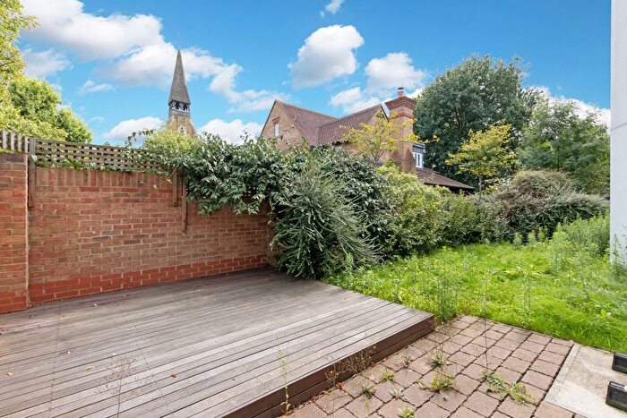 2 Bedroom Flat To Rent In Oadtrin Lodge, Trinity Road, Wimbledon, SW19