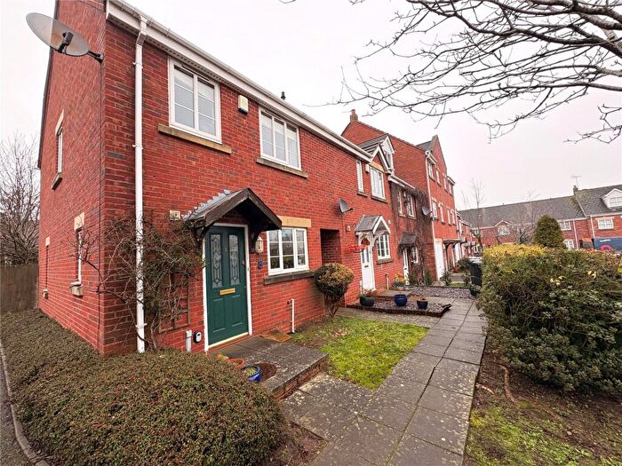 3 Bedroom End Of Terrace House For Sale In Sedgemoor Court, Daventry, Northamptonshire, NN11