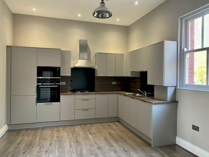 2 Bedroom Apartment To Rent In West Lodge, Raddlebarn Road, Birmingham, B29