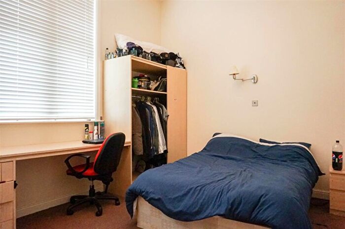 2 Bedroom Apartment To Rent In Otley Road, Leeds, LS6
