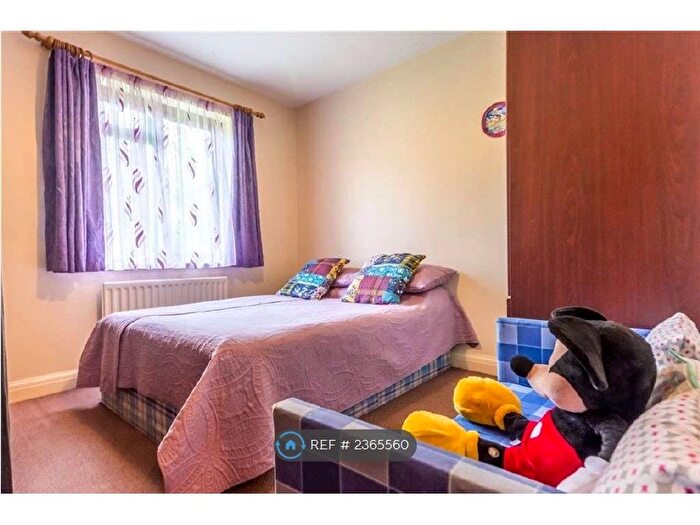 2 Bedroom Flat To Rent In Dukes Court, London, SE13