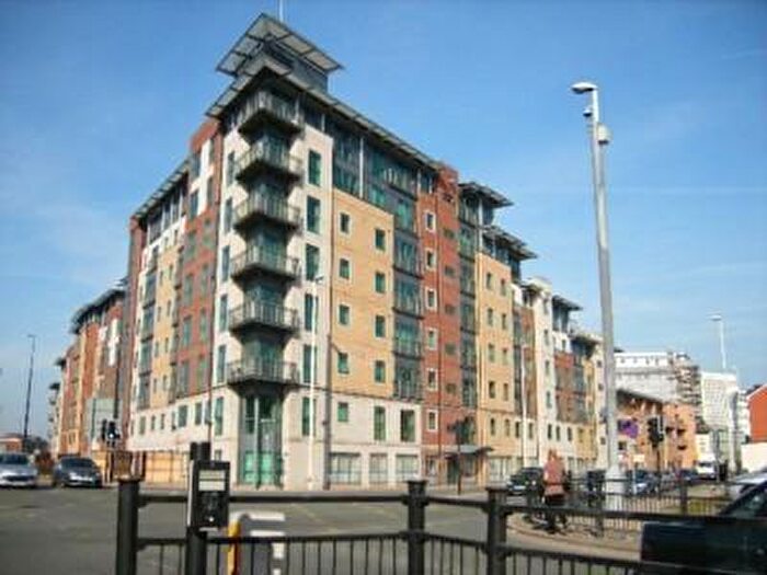 2 Bedroom Flat To Rent In City Point, Chapel Street, Salford, Manchester, M3