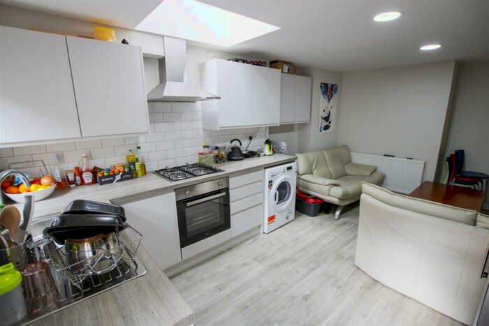 5 Bedroom House To Rent In Lime Avenue, Dawlish Road, Birmingham, B29