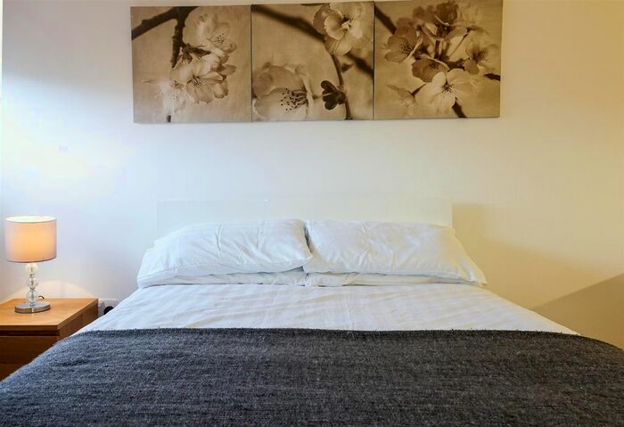 Studio To Rent In Kensington High Street, Kensington, W8